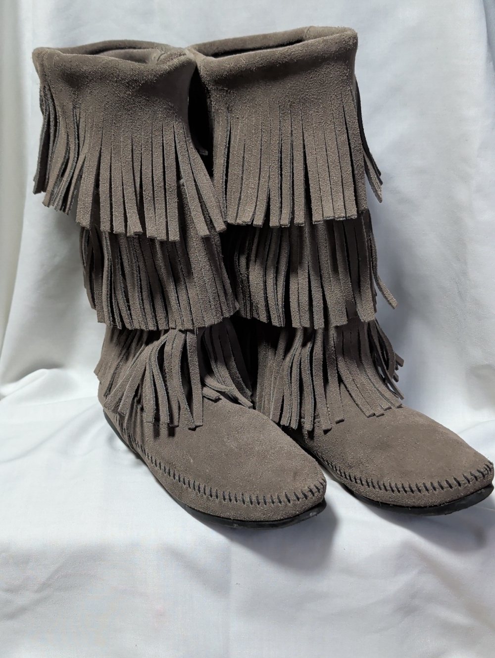 Minnetonka Taupe Multi-Tier Fringe Suede Moccasin Boots Boho And Casual Wear